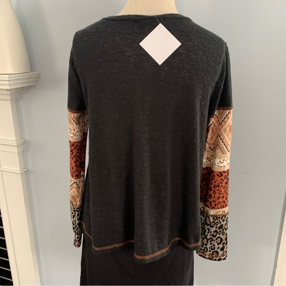 Ces femme colorblock animal print long sleeve top, lightweight fleece-y fabric - Picture 8 of 16